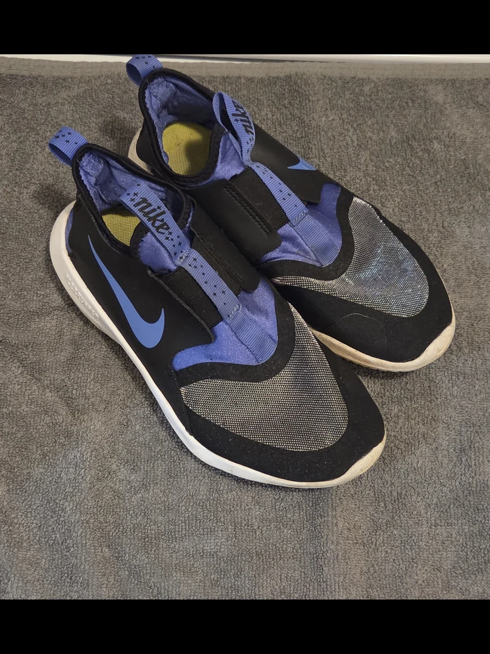 Nike Flexrunner Sneakers Black And Blue Size 4.5y